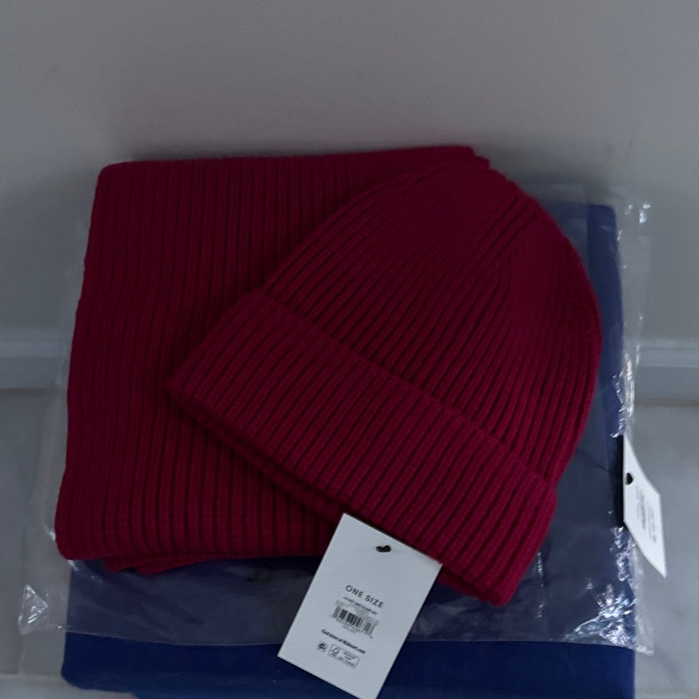 Women's Ribbed Knit Beanie - Burgundy